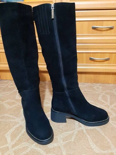 женские сапоги adidas: Сапоги, 39, цвет - Черный