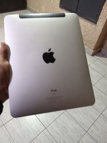Планшеты: Планшет, Apple, память 64 ГБ, 9" - 10", Wi-Fi, Классический цвет - Серебристый — 1