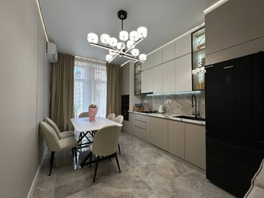 Офисы: 3 комнаты, 80 м², Элитка, 2 этаж