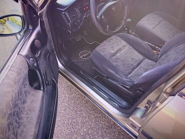 Opel: Opel Vectra: 1.8 l | 1996 il 208600 km Sedan — 12