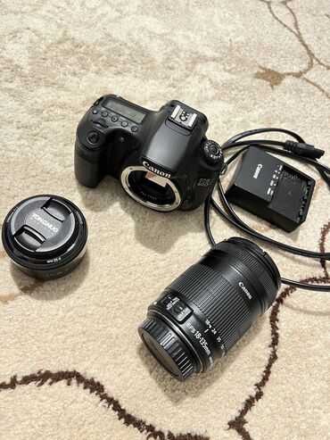 фотоаппарат canon mark 3: Продаю камеру отдам за 26000 тысяч вместе с объективами