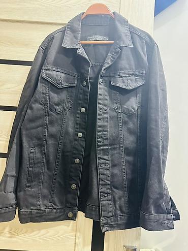tirmə şal: Qara denim cins gödəkcə - Kəsim: Klassik cins gödəkcə modeli, düz — 1