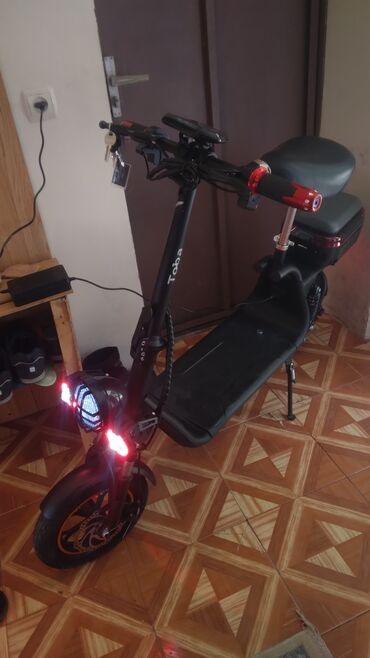 купить мопед бу: Elektrik skuter – oturacaqlı, güclü işıqlandırmalı, səbətli