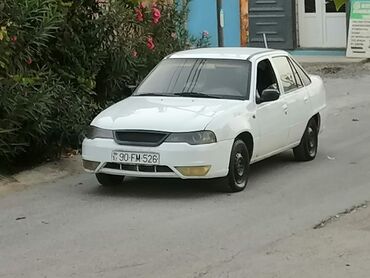 Daewoo: Daewoo Nexia: 1.5 l | 2010 il Sedan — 4