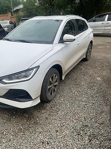 электро машине: BYD E2: 2024 г., Автомат, Электромобиль, Хэтчбэк — 1