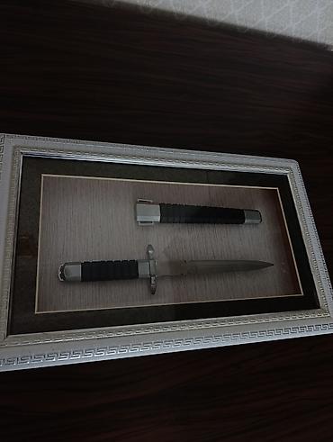 Divar bəzəyi – çərçivədə dekorativ bıçaq və qın komplekti - Şüşəli lalafo.az -da Divar bəzəyi – çərçivədə dekorativ bıçaq və qın komplekti - Şüşəli