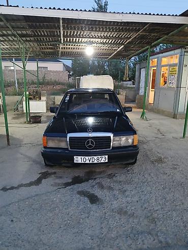 190 satışı: Mercedes-Benz W201 (190) sedan - Korpus: sedan, qara rəng - Kuzov — 3