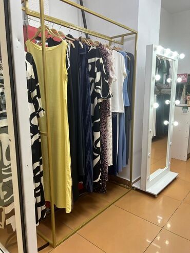 Стеллажи: Продаю кранштейны и зеркало с подсветкой в хорошем состоянии — 2