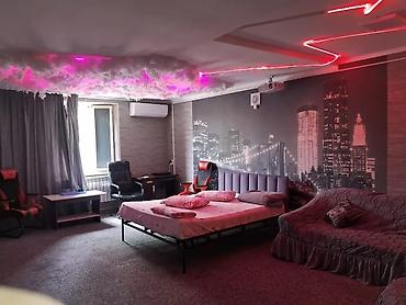 osh hostel: Двухкомнатный номер - Просторная гостиная-студия с двуспальной — 3