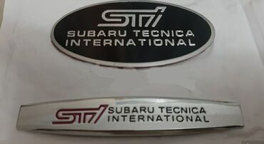 cin tekerleri: Subaru STI emblemləri. Hərəsindən bir ədəd