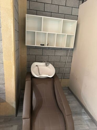 islenmis ofis mebelleri: Gözəllık və bərbər salonu üçün hazır mebel.
Çox az işlənib