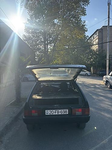 16 diski teker: Model: VAZ 2109 (Samara) hatchbek Rəng: qara Kuzov: 5 qapılı — 6