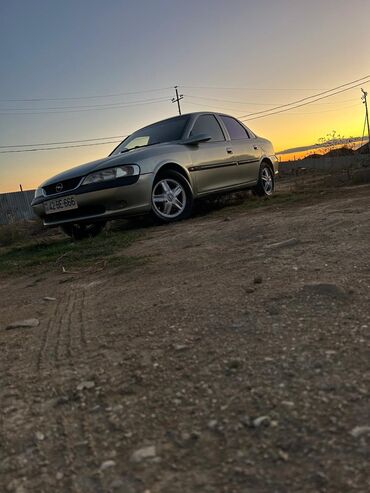 Opel: Opel Vectra: 1.6 l | 1996 il 484500 km Sedan — 1