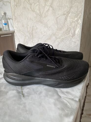горная обувь: Кроссовкалар, 49, Brooks, Жаңы, түсү - Кара