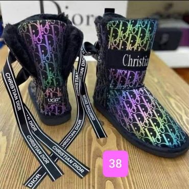 Ostala ženska obuća: Rasprodaja, dostupni brojevi obeleženi na slikama
Cena 3100 din — 18