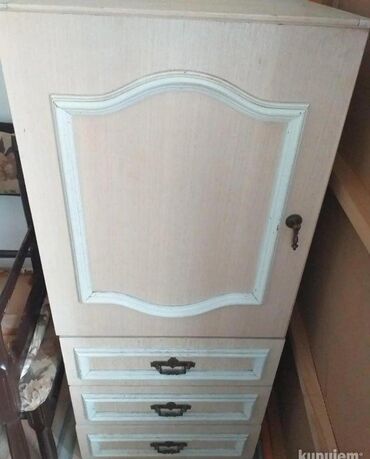 bela komoda sa fiokama: Cabinet, color - Beige, Used