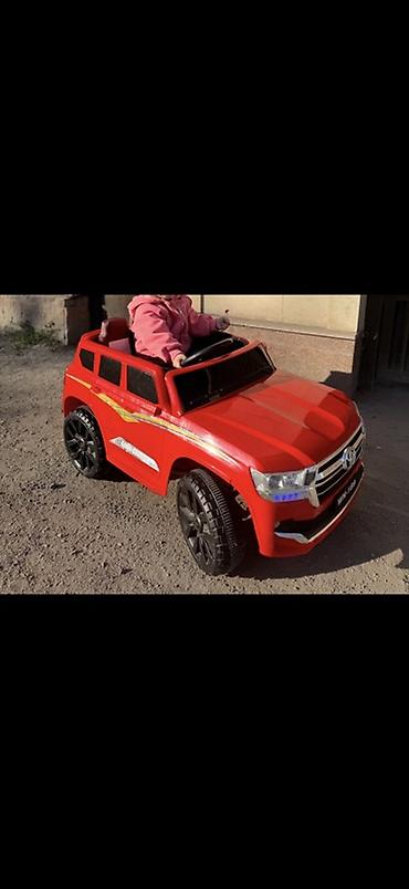 Детский электромобиль внедорожник (красный) - Реалистичный дизайн SUV