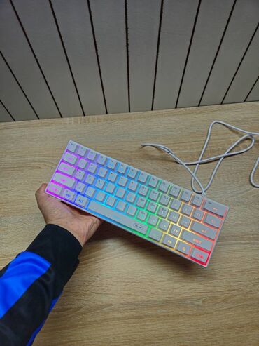 монитор для компьютера: Ideal bir mehsulla qarşınızdayam.Istifade olunmayibdi. Uzerinde mause