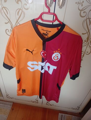 klassik koynekler: Futbolka, Puma, L