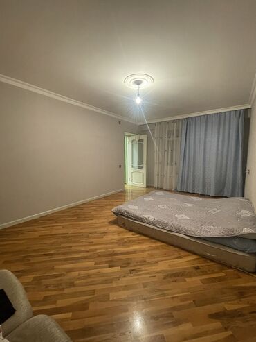 Köhnə tikili: Bakı, Bakıxanov qəs., 5 otaqlı, Köhnə tikili, m. Neftçilər, 120 kv. m — 5