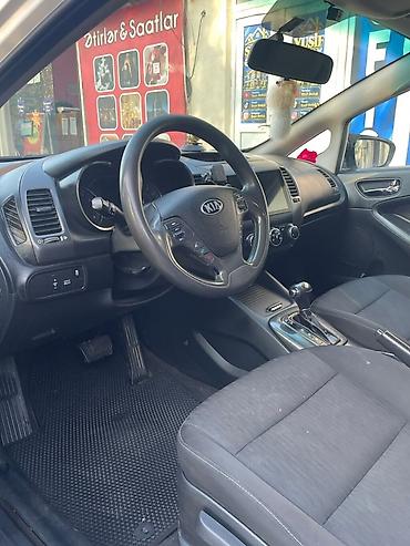 ford transit oluxanasi: Kia Cerato (ağ rəng, sedan) - Xarici görünüş: ağ kuzov, qara — 7