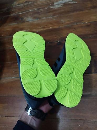 Patike: Adidas patike brojevi i cena ispisana na slikama — 10