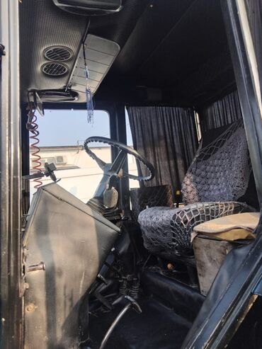 Traktorlar: Belarus 1221 traktoru - Güclü 6 silindrli dizel mühərrik - Ön çəki — 6