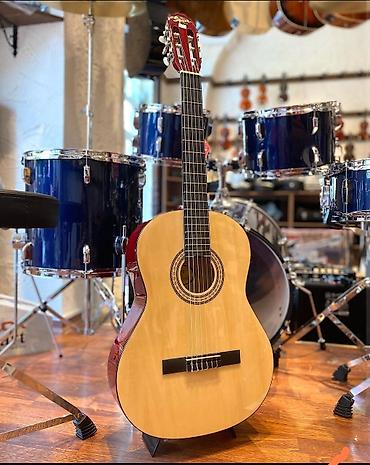 klassik gitara: Fender Klassik gitara – 4/4 ölçü 1 il əvvəl 270 AZN ə alınıb, evdə — 1