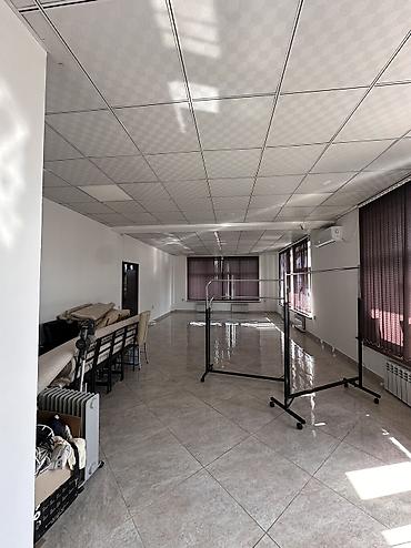 Коммерческая недвижимость: Сдаю Офис целиком: 170 м², В административном здании, С ремонтом, С высокими потолками — 6