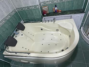 hamam dekoru: Hidromasajlı künc vanna – 2 nəfərlik Rahat spa təcrübəsi üçün geniş — 4