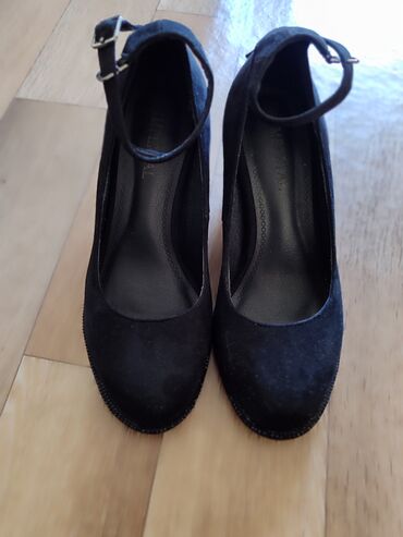 женская обувь 41: Туфли 36, цвет - Черный