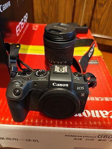 idmana aid şəkillər cəkmək: Peşəkar foto-video çəkiliş dəsti Komponentlər: - Canon EOS RP tam — 5
