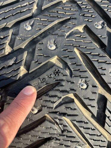 Шины: Шины 285 / 35 / R 19, Зимняя шипованная, Б/у, Комплект, Легковые, Nokian — 5