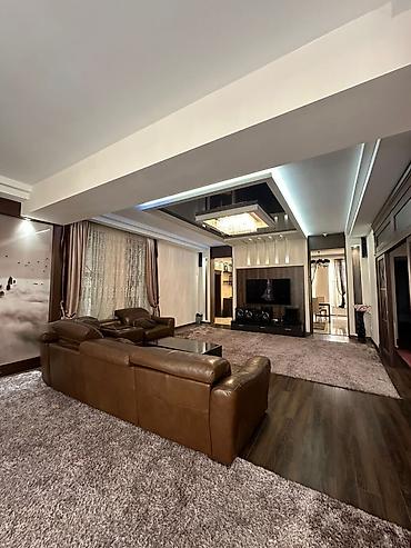 Долгосрочная аренда домов: 370 м², 6 комнат, Балкон застеклен, Забор, огорожен, Парковка — 16