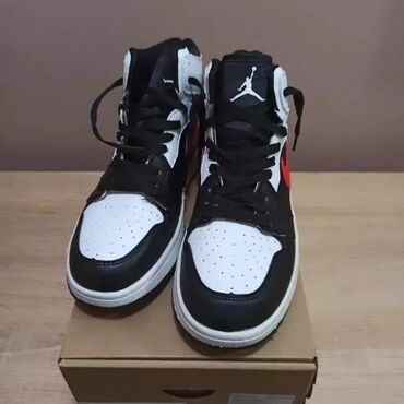 planika čizme muske: Nike Jordan, Broj 39(24.5 cm). Nove