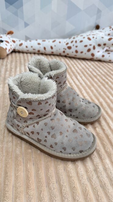 Детская обувь: Продаю б/у обувь на девочку,вся обувь целая,состояние хорошее Цены и — 10