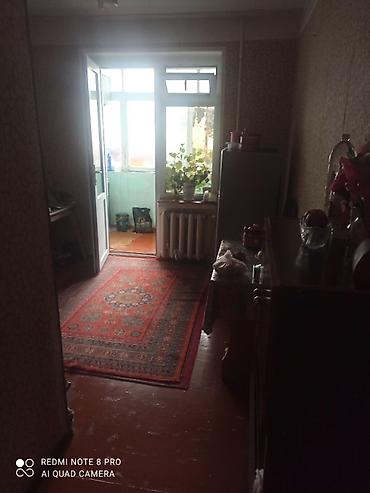 Mənzil kirayələyirəm: 1 otaqlı mənzil – interyer və plan - Geniş zal/otaq: divar kağızı ilə — 3
