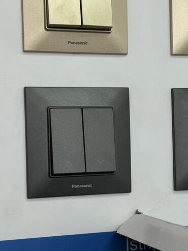электронная куран: Двухкнопочный настенный выключатель Panasonic в темном исполнении