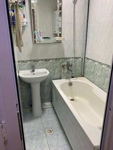 qazax rayonu: Bakı, 4 otaqlı, Köhnə tikili, m. Xalqlar Dostluğu, 72 kv. m — 4