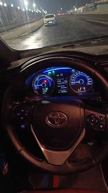 prius 2005: Toyota Corolla: 2019 г., 1.8 л, Вариатор, Гибрид, Седан — 4