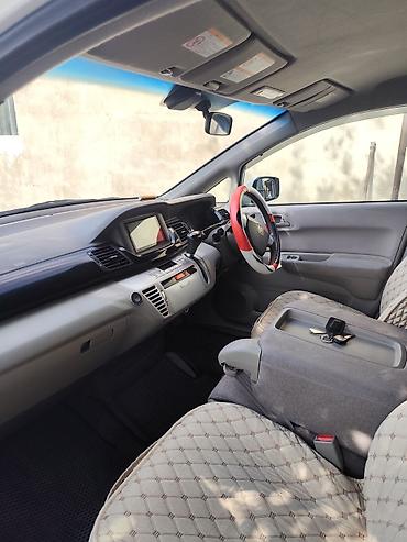 Продажа авто: Honda Edix: 2004 г., 1.7 л, Автомат, Бензин, Универсал — 6