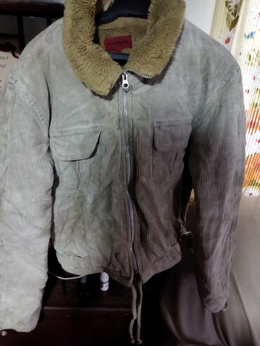 Находки, отдам даром: Куртка ЖЕНСКАЯ!!зимняя укороченная, вельвет, размер 46-48, качество