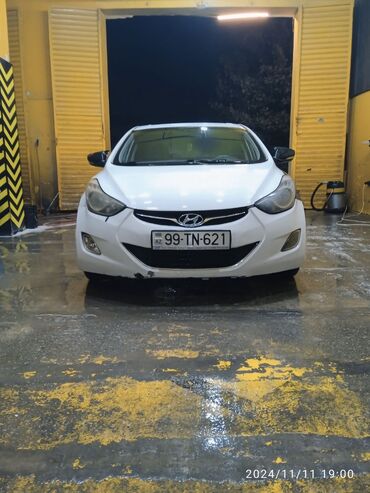 i30 hyundai: Hyundai Elantra: 1.8 л | 2013 г. Седан