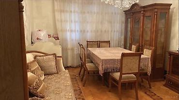 Mənzillər: İcarəyə verilir – 2 otaqlı mənzilin 1 otağı (köhnə tikili, 70 m²), 28 — 5