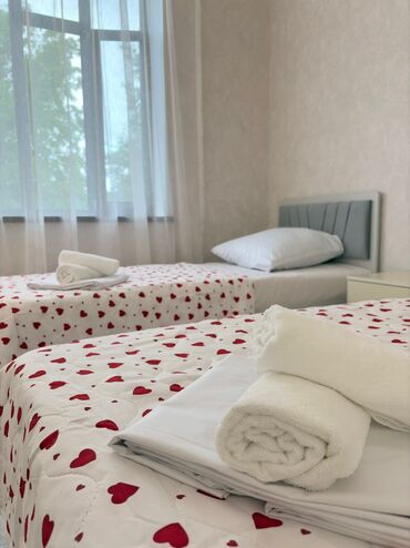 Günlük kirayə evlər: 100 kv. m, 4 otaqlı, Kombi, İşıq, Su — 15