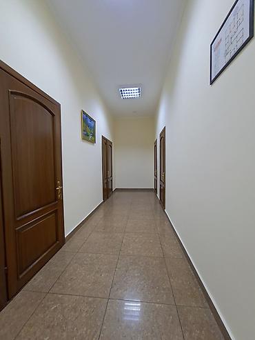 дворец: Сдаю Офис целиком: 300 м², В жилом комплексе, С ремонтом, Первая линия, С отдельным входом, С отдельным санузлом — 10