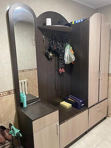 прохожая: Прихожая модульная с зеркалом и шкафами. Состав и функционал: - — 1