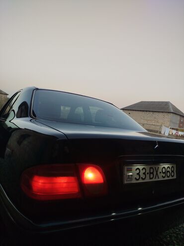 Mercedes-Benz: Mercedes-Benz E-Class: 2 l | 1997 il Sedan — 9