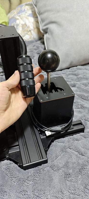 Рули: Комплект для симрейсинга Thrustmaster + аксессуары Состав: - Руль — 22