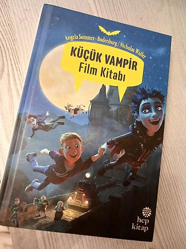 Bədii ədəbiyyat: Məhsul: “Küçük Vampir – Film Kitabı” Müəllif: Angela Sommer-Bodenburg — 1